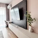 West Skyline Private Parking Apartment *