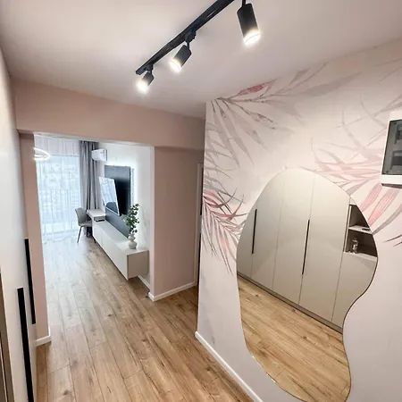 Skyline Luxe- West Apartment