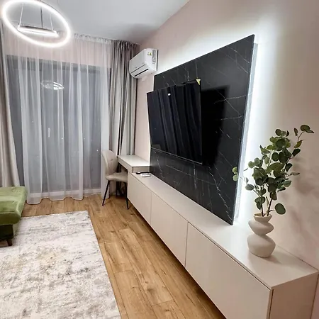 Skyline Luxe- West Apartment *