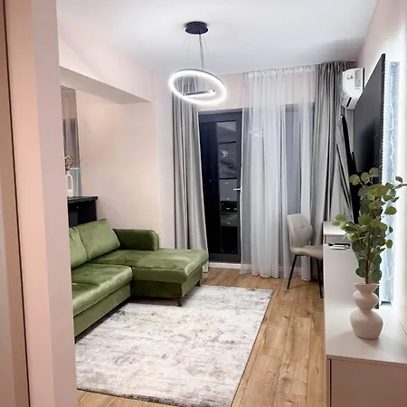 Skyline Luxe- West Apartment