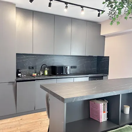 شقة West Skyline Private Parking