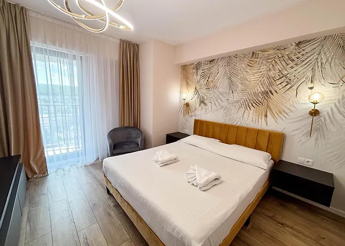 West Skyline Private Parking アパート