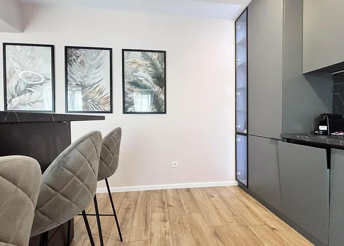 West Skyline Private Parking アパート *